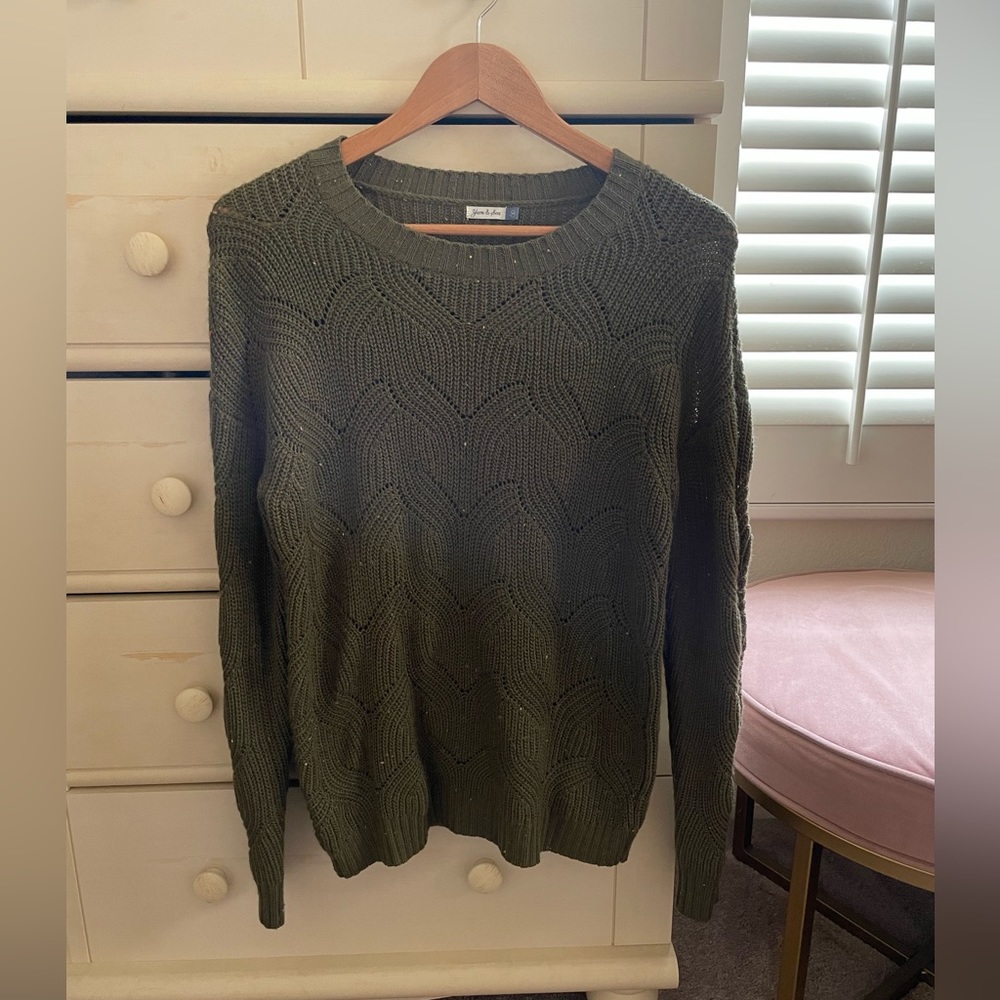Green medium crew neck sweater